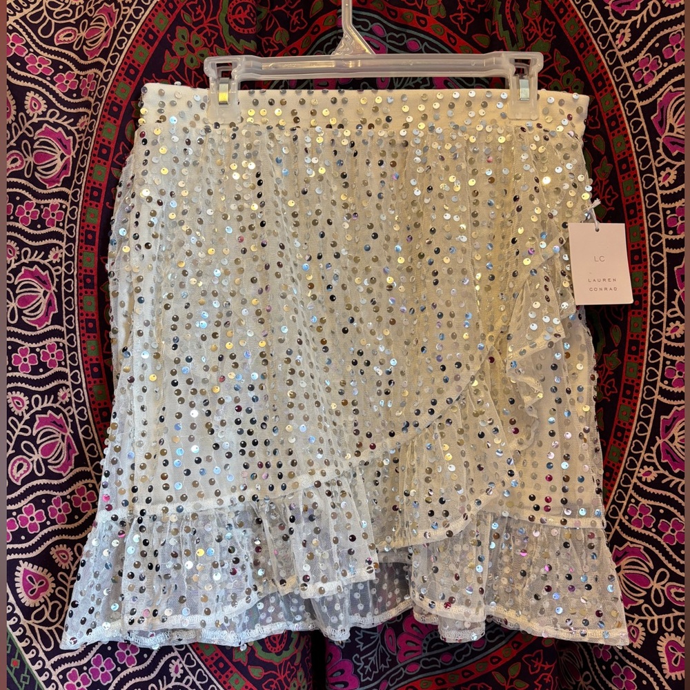 Lauren Conrad White Silver Confetti Sequins Mini Skirt 
Women’s Size Large